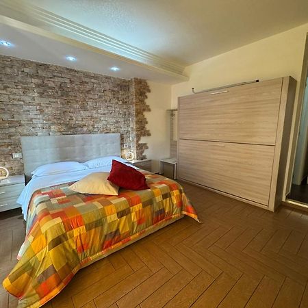 B&B Palazzo Del Toro Montesilvano Bagian luar foto