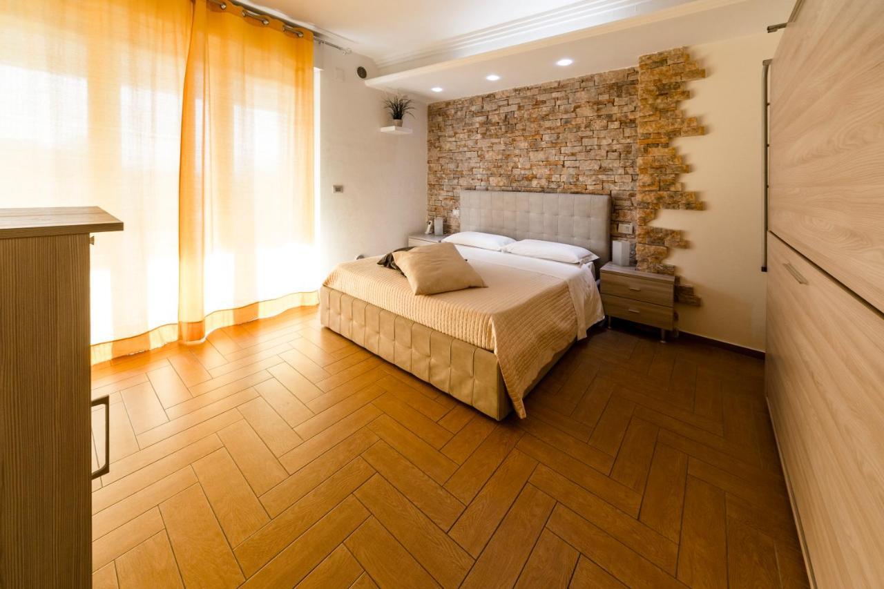 B&B Palazzo Del Toro Montesilvano Bagian luar foto