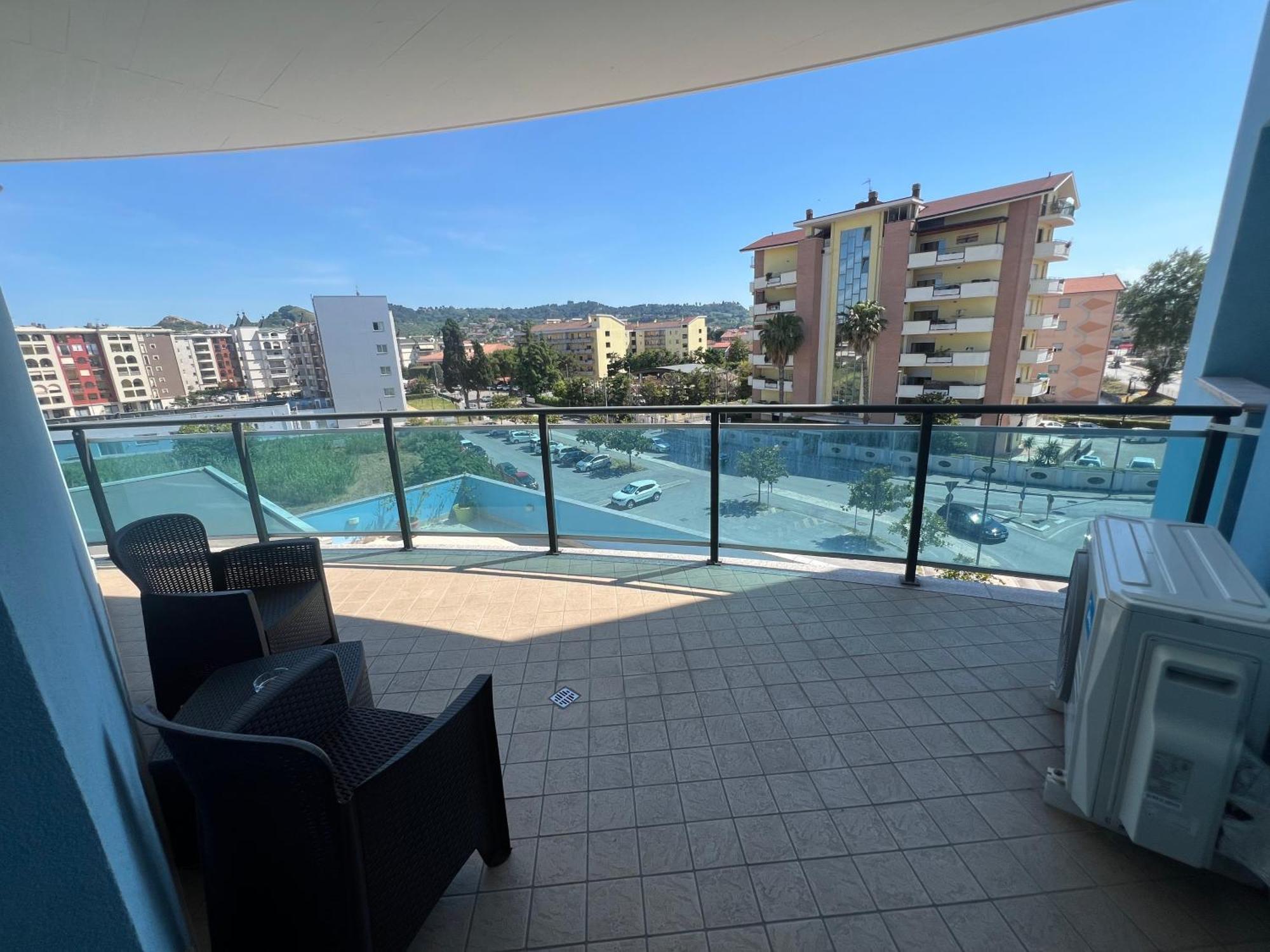 B&B Palazzo Del Toro Montesilvano Bagian luar foto